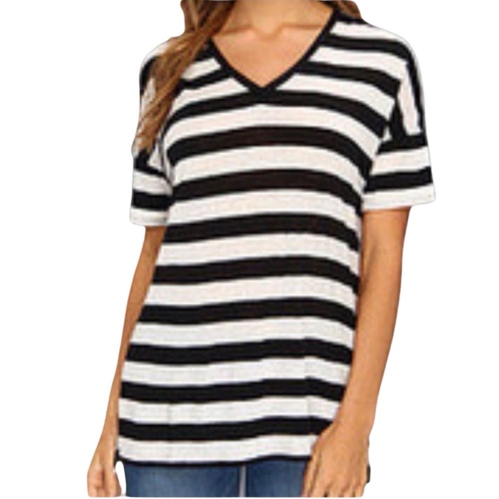 NWT NYDJ Striped V Neck Tee Black